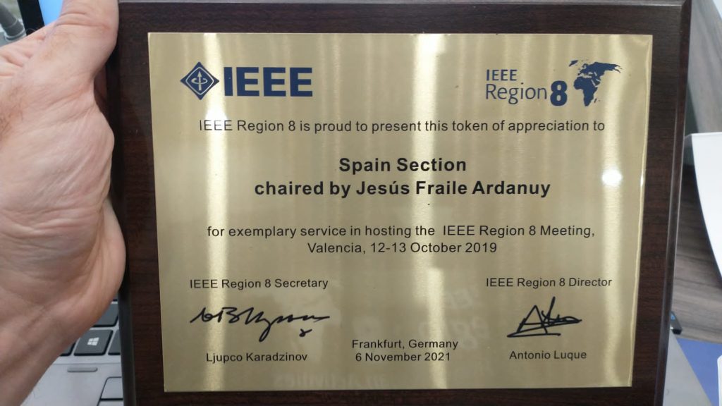 Dos premios de IEEE para la Sección